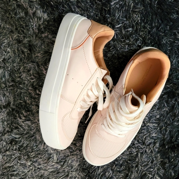 American Eagle sneakers - Picture 2 of 5